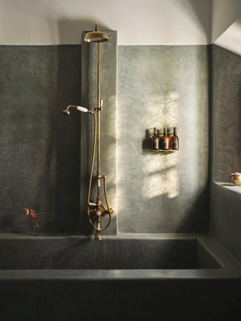 Tadelakt-bath-in-Room-Leila_-IZZA-scaled.jpg
